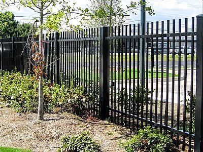 廠區(qū)圍墻護欄